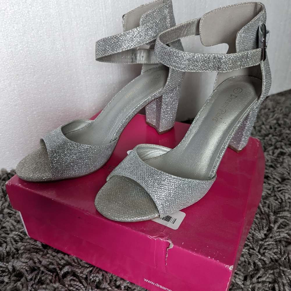 Heel wedge shoes slightly used, very good condition. Size 7 1/2